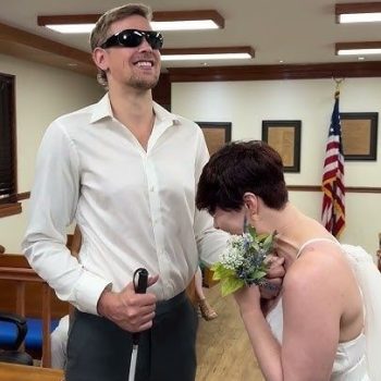 blind-man-sees-bride-for-first-time-on-wedding-day-405x720